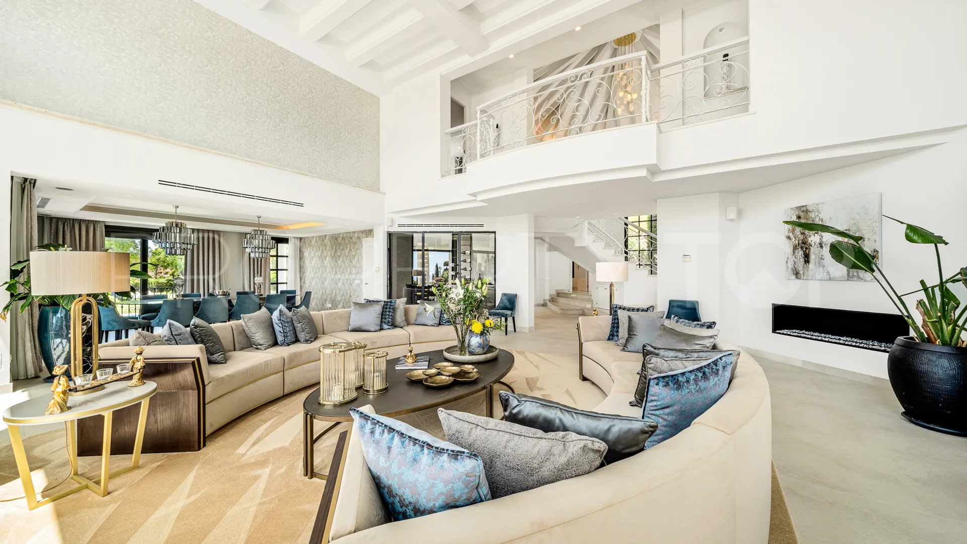 Villa for sale in Marbella Hill Club with 6 bedrooms