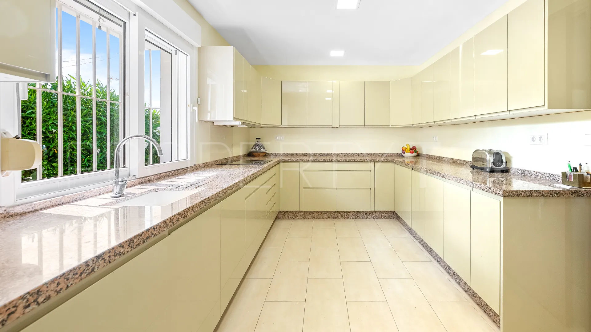 Buy house in Marbesa