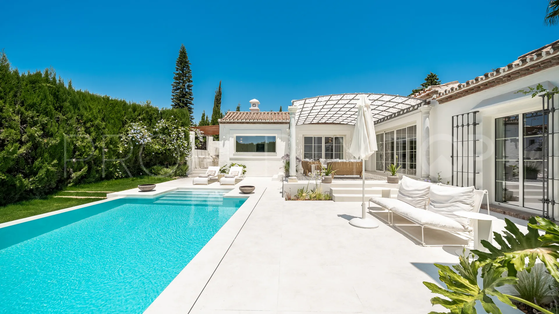 Villa a la venta en Guadalmina Alta con 3 dormitorios