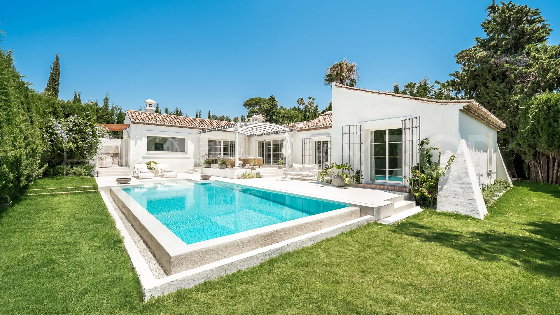 Villa a la venta en Guadalmina Alta con 3 dormitorios