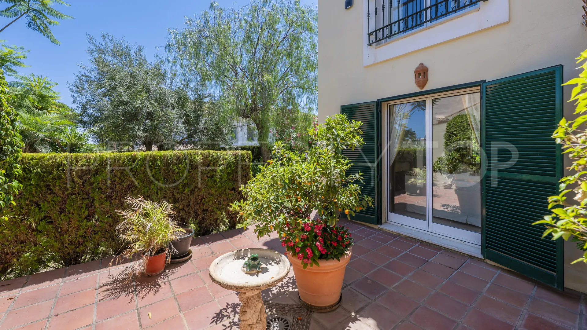 Se vende villa con 4 dormitorios en Elviria