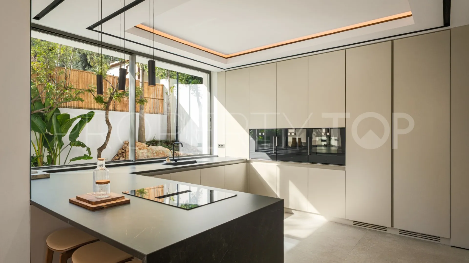 Villa a la venta en La Quinta de 6 dormitorios