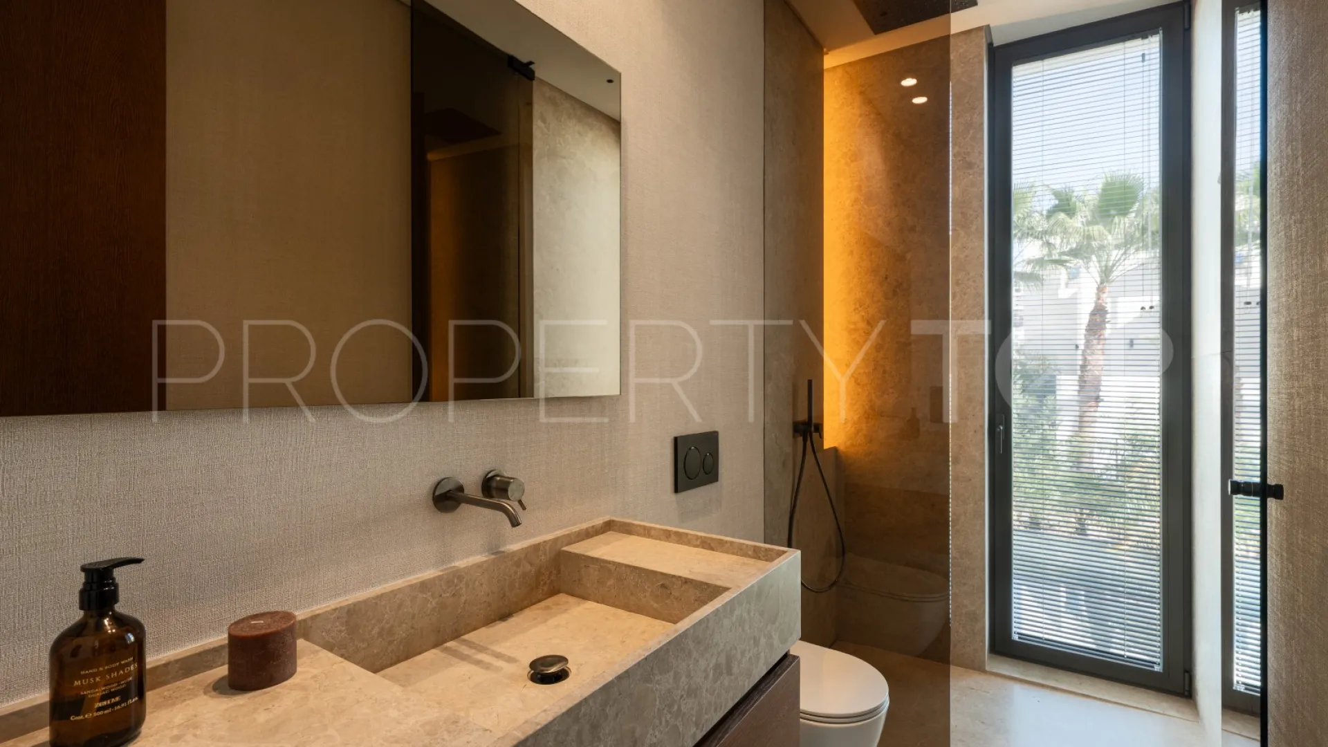 Villa a la venta en La Quinta de 6 dormitorios