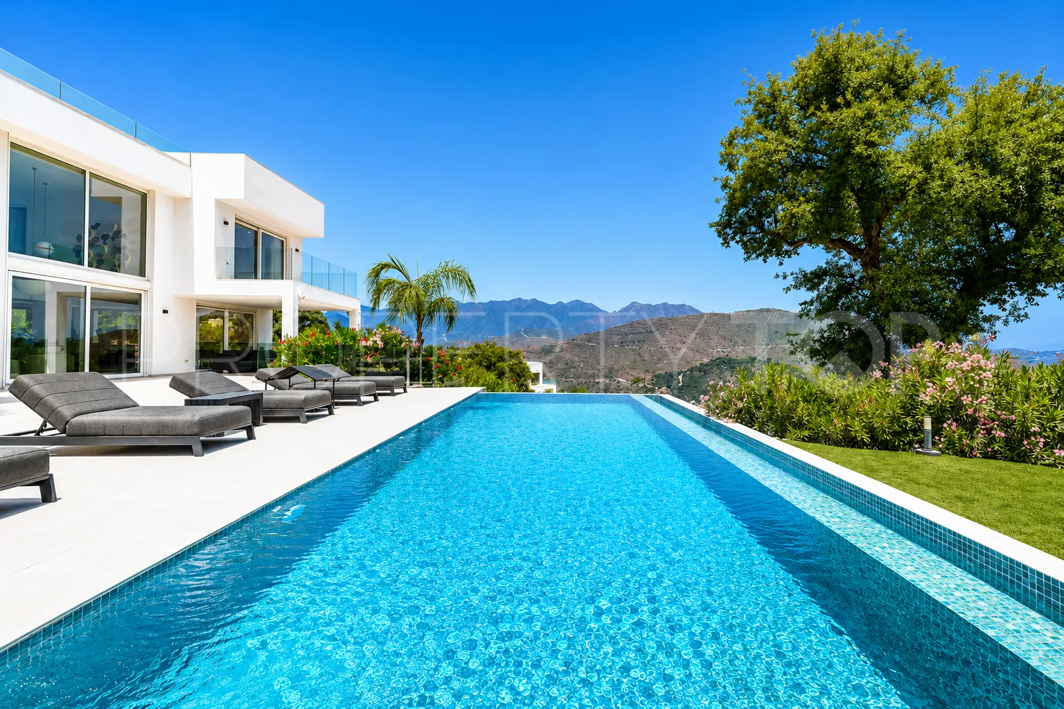 Villa for sale in La Mairena