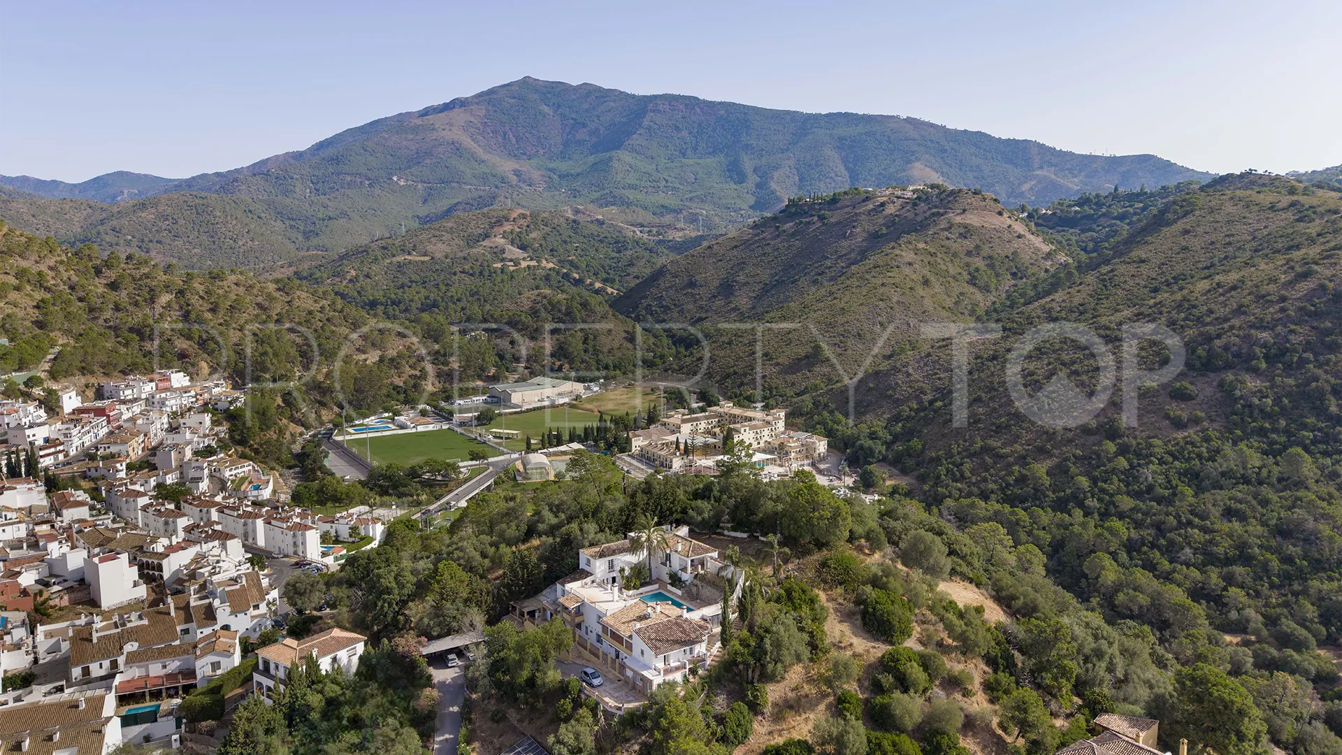 Villa en venta de 5 dormitorios en Benahavis Centro