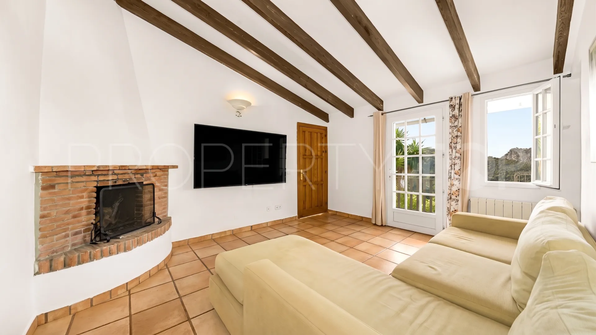 Villa en venta de 5 dormitorios en Benahavis Centro