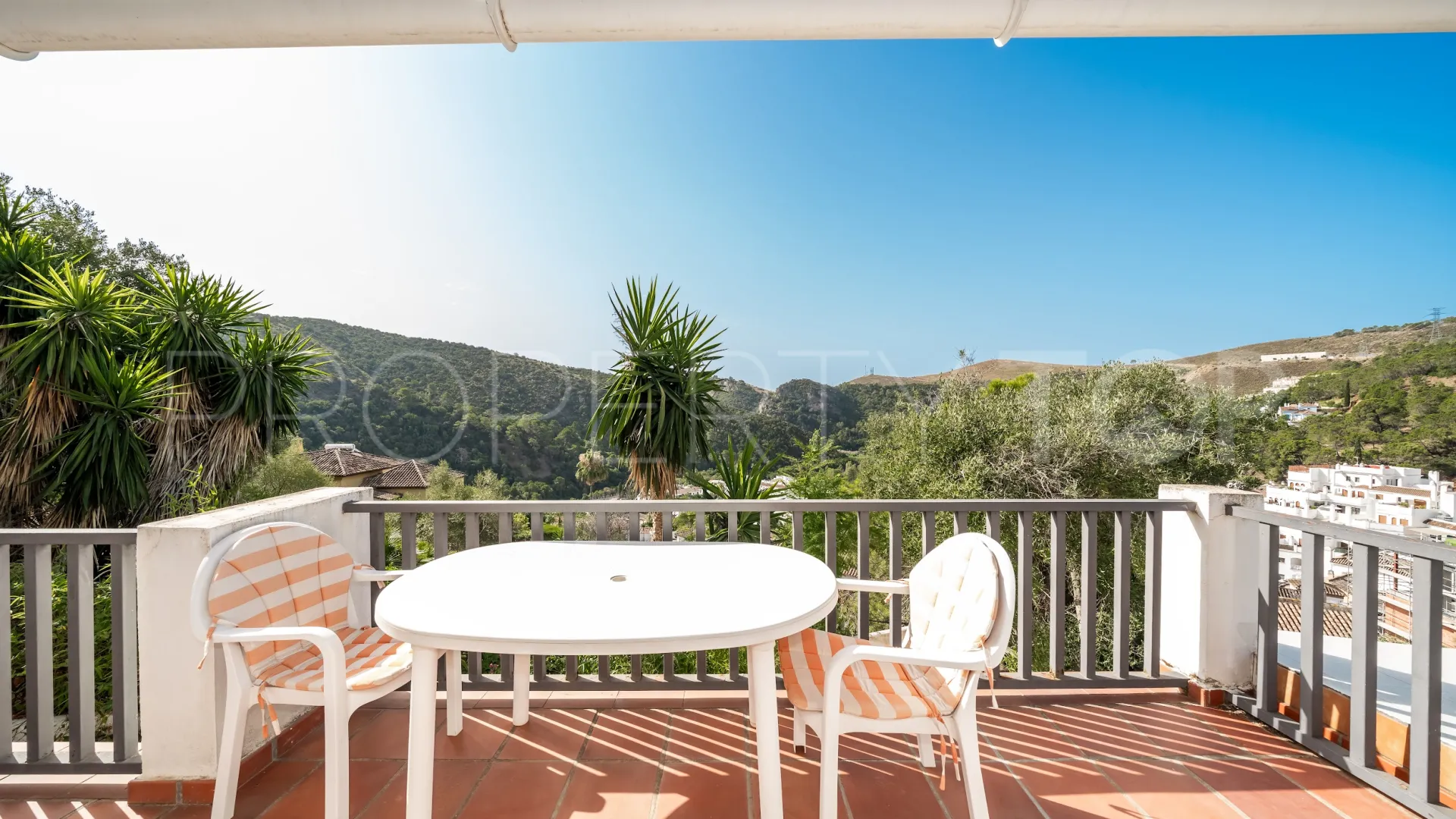 Villa en venta de 5 dormitorios en Benahavis Centro