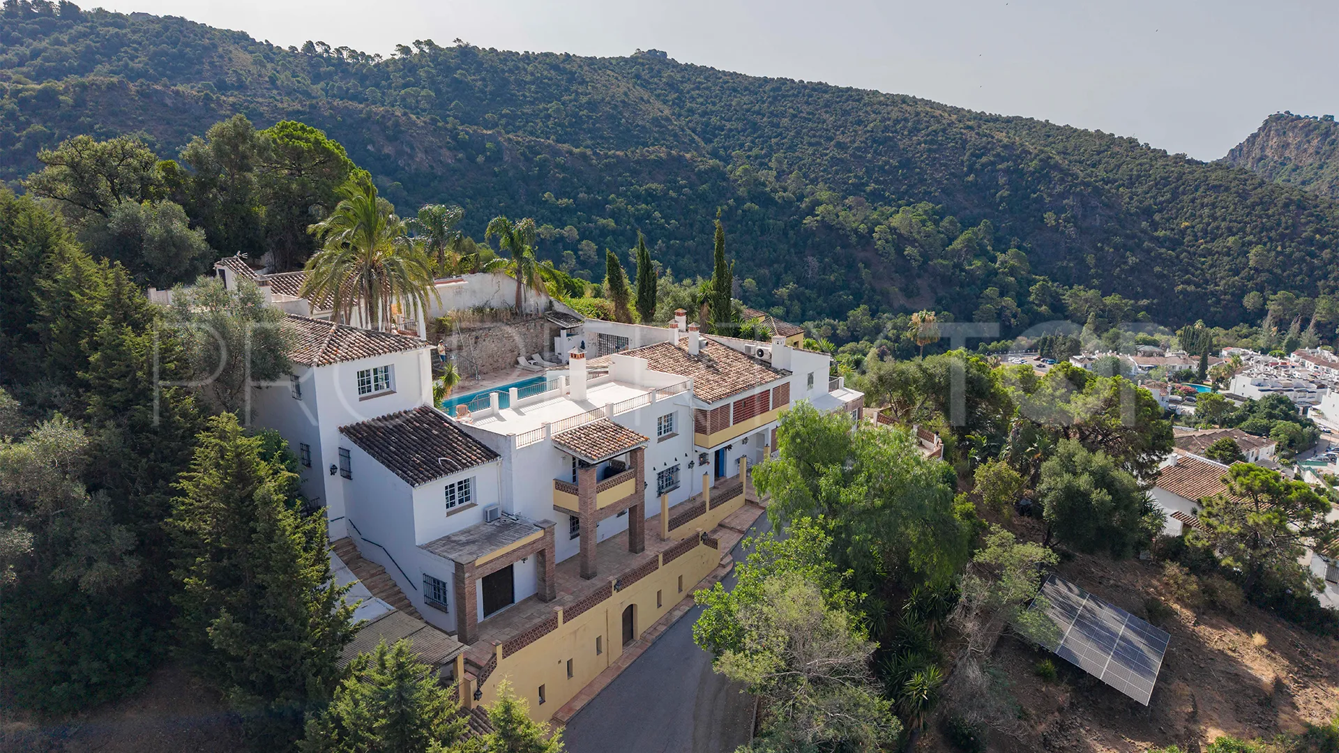 Villa en venta de 5 dormitorios en Benahavis Centro