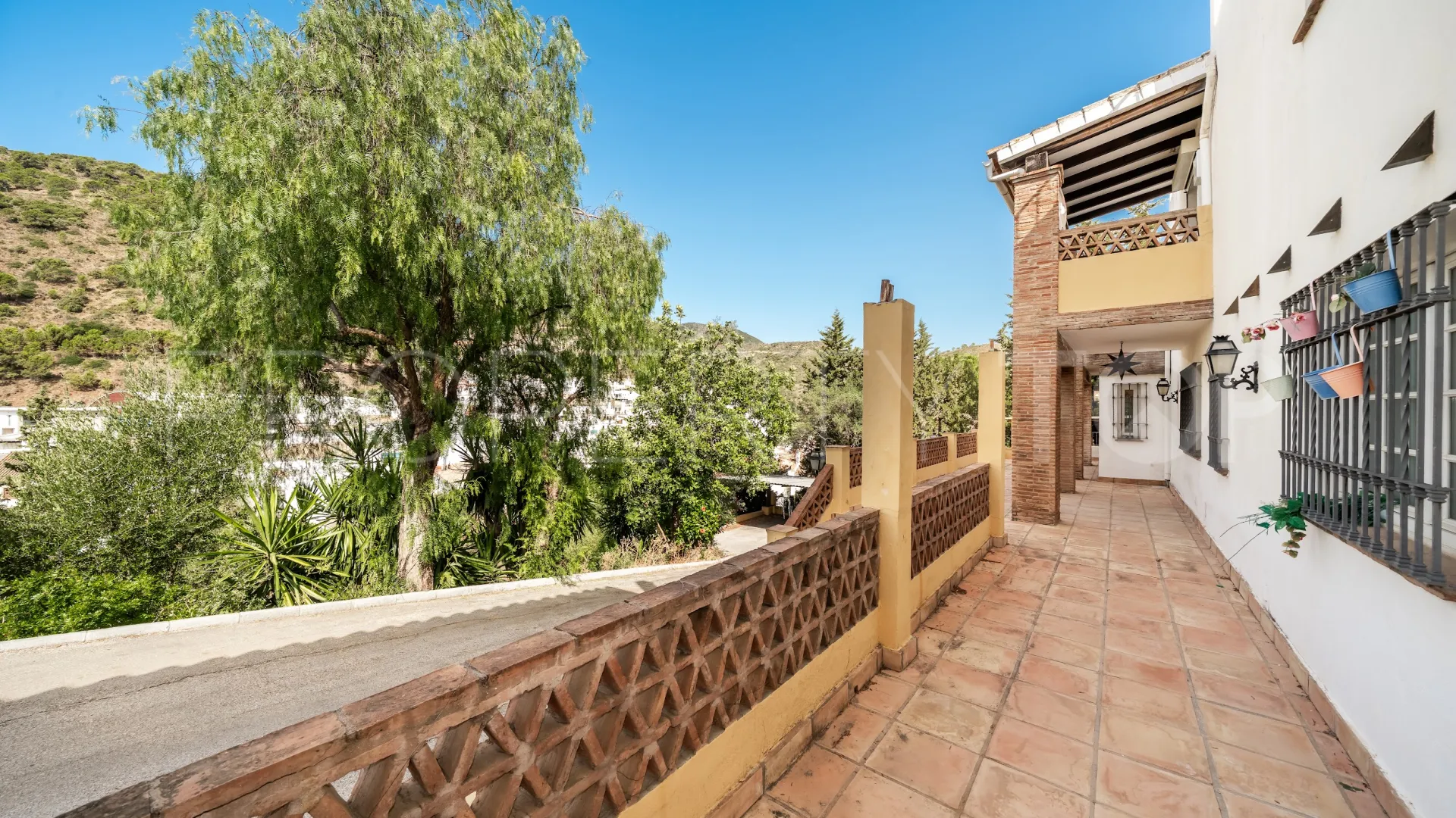 Villa en venta de 5 dormitorios en Benahavis Centro
