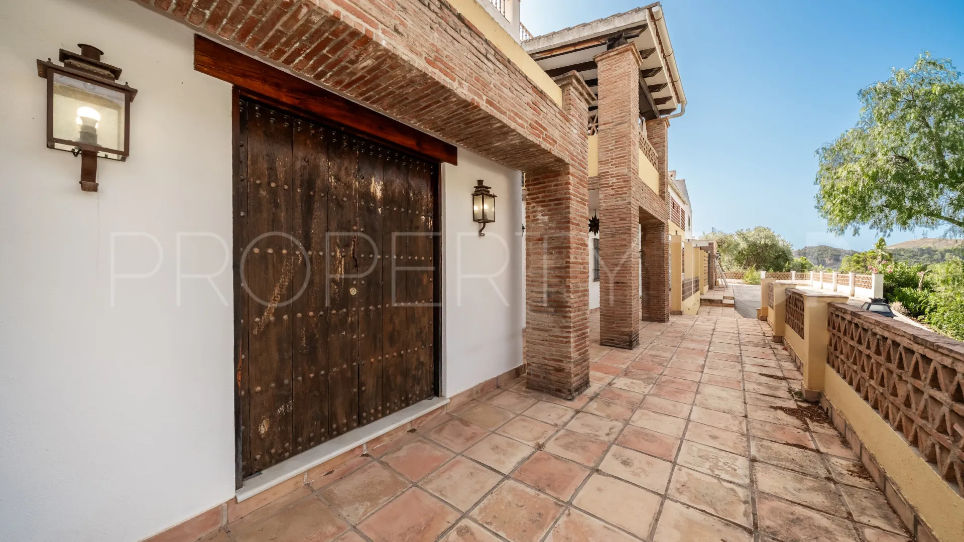 Villa en venta de 5 dormitorios en Benahavis Centro