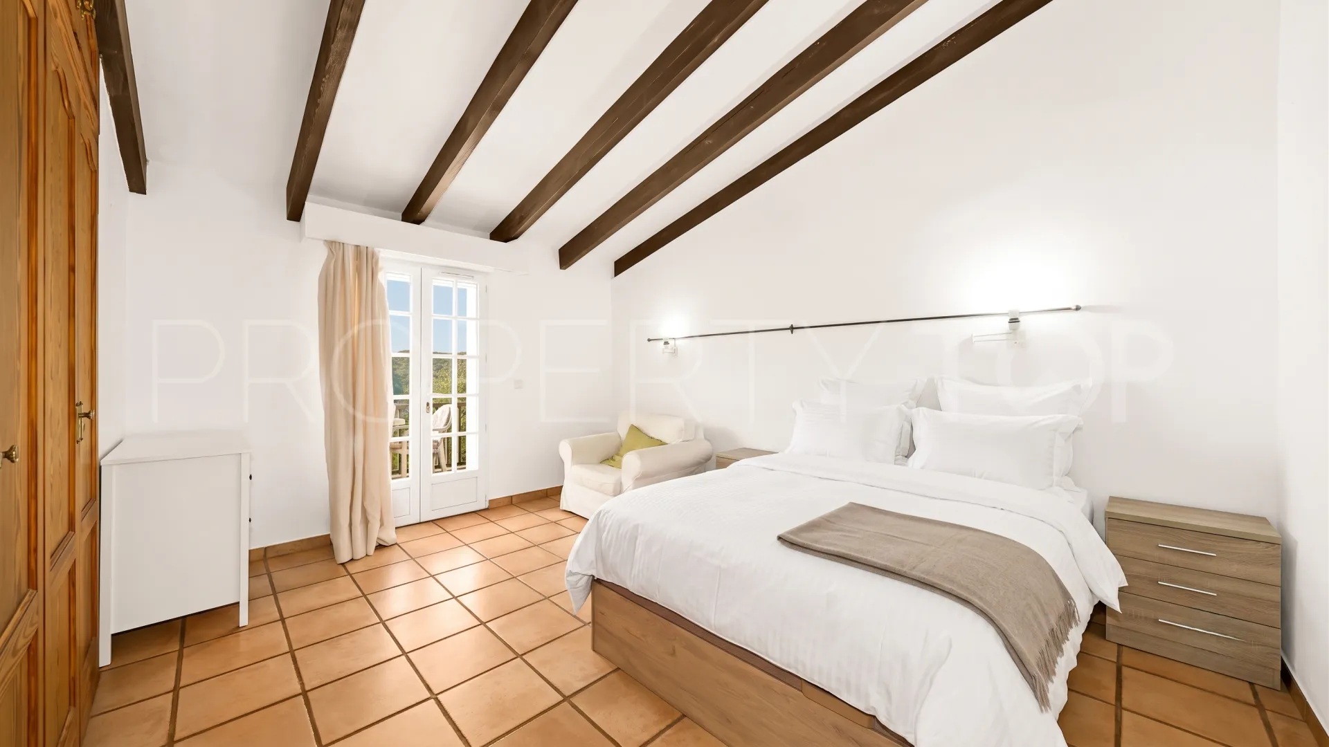 Villa en venta de 5 dormitorios en Benahavis Centro