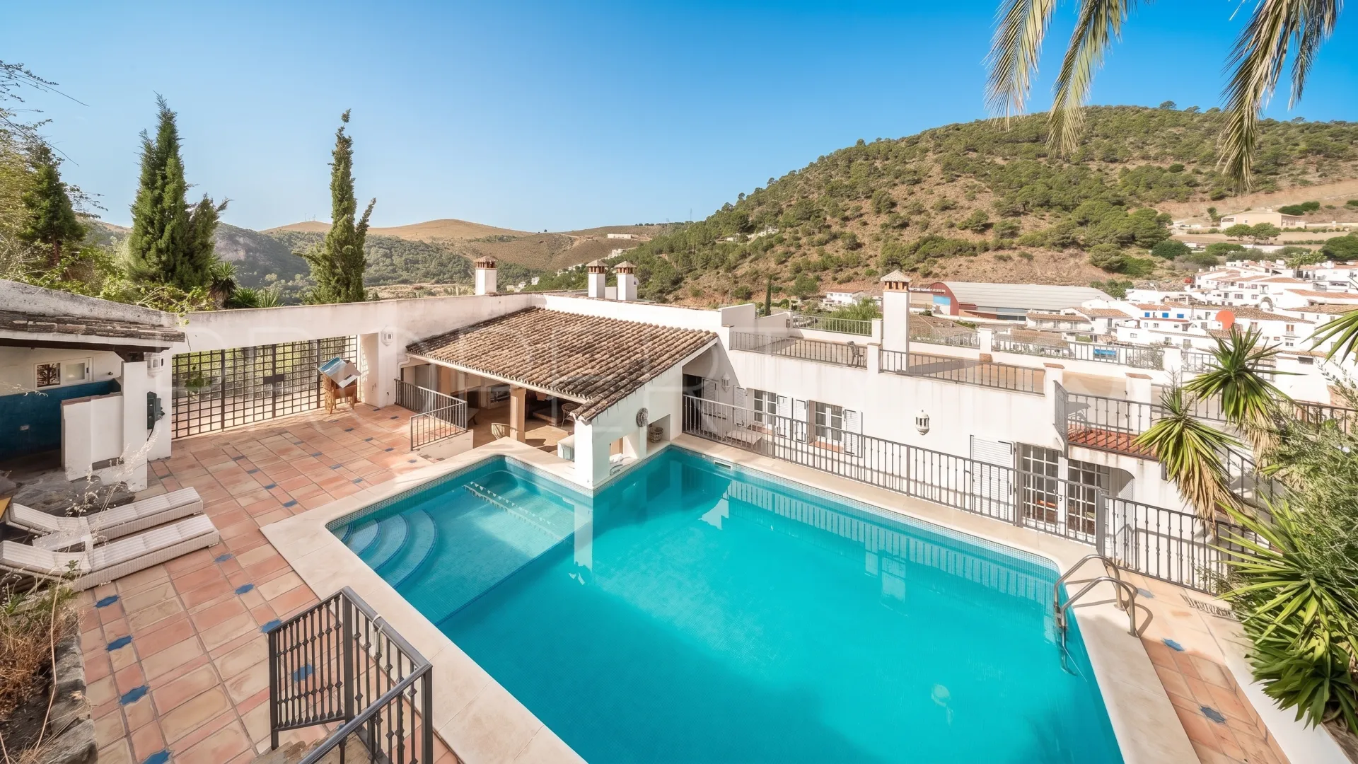 Villa en venta de 5 dormitorios en Benahavis Centro