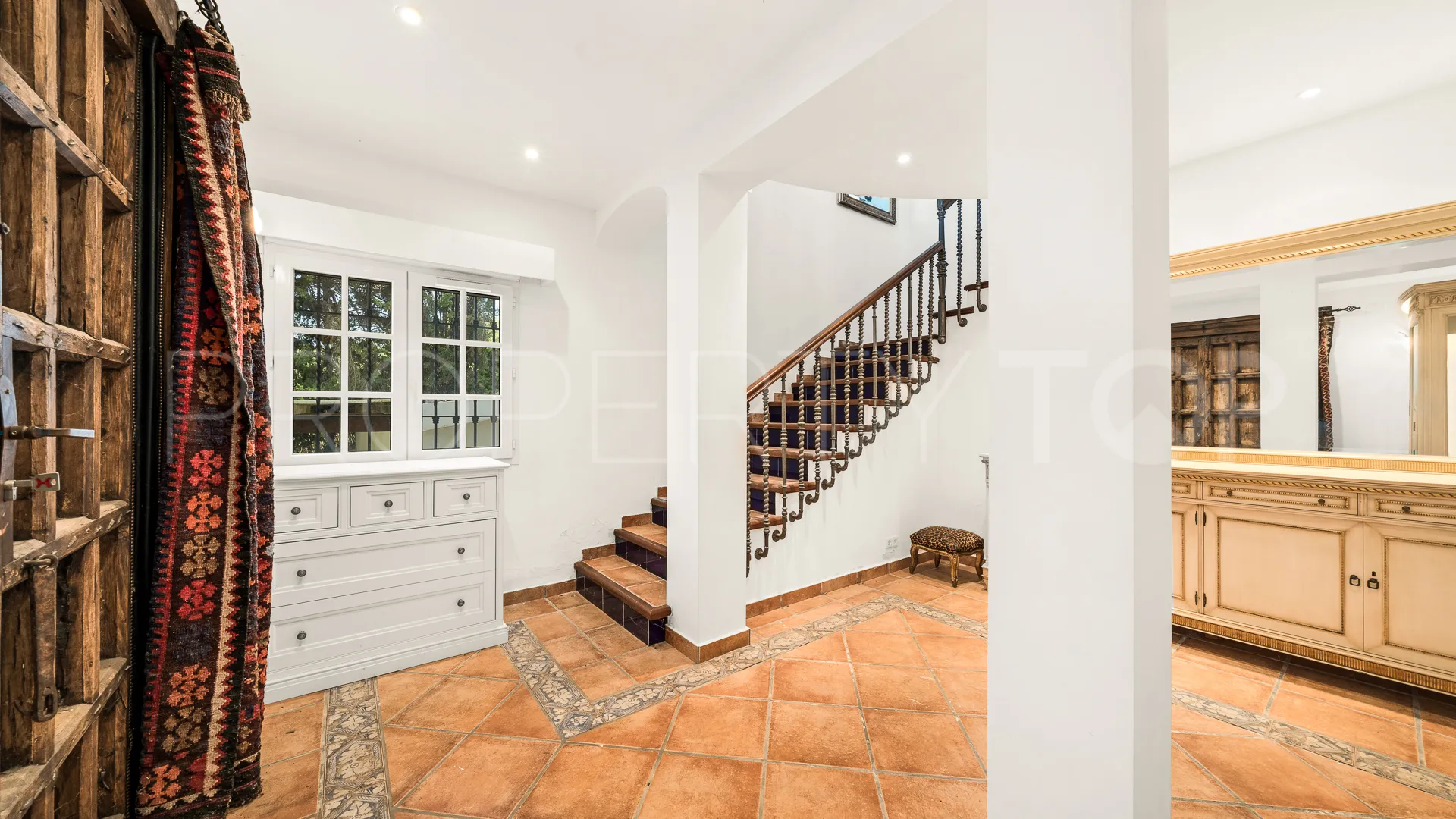 Villa en venta de 5 dormitorios en Benahavis Centro