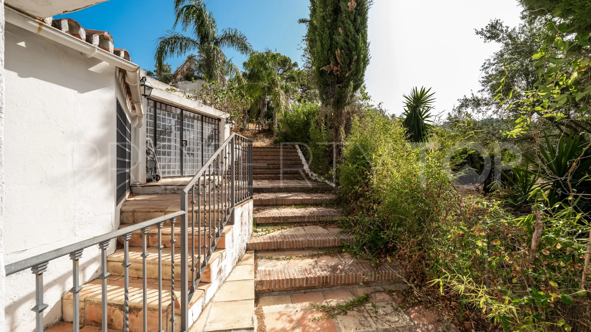Villa en venta de 5 dormitorios en Benahavis Centro