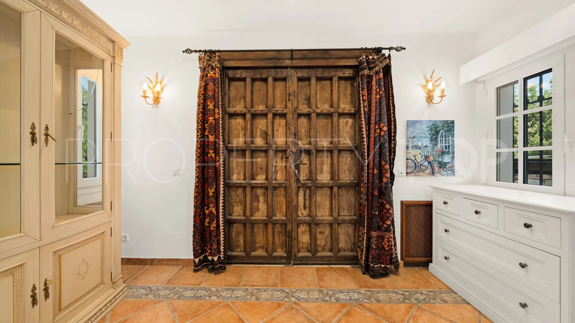 Villa en venta de 5 dormitorios en Benahavis Centro
