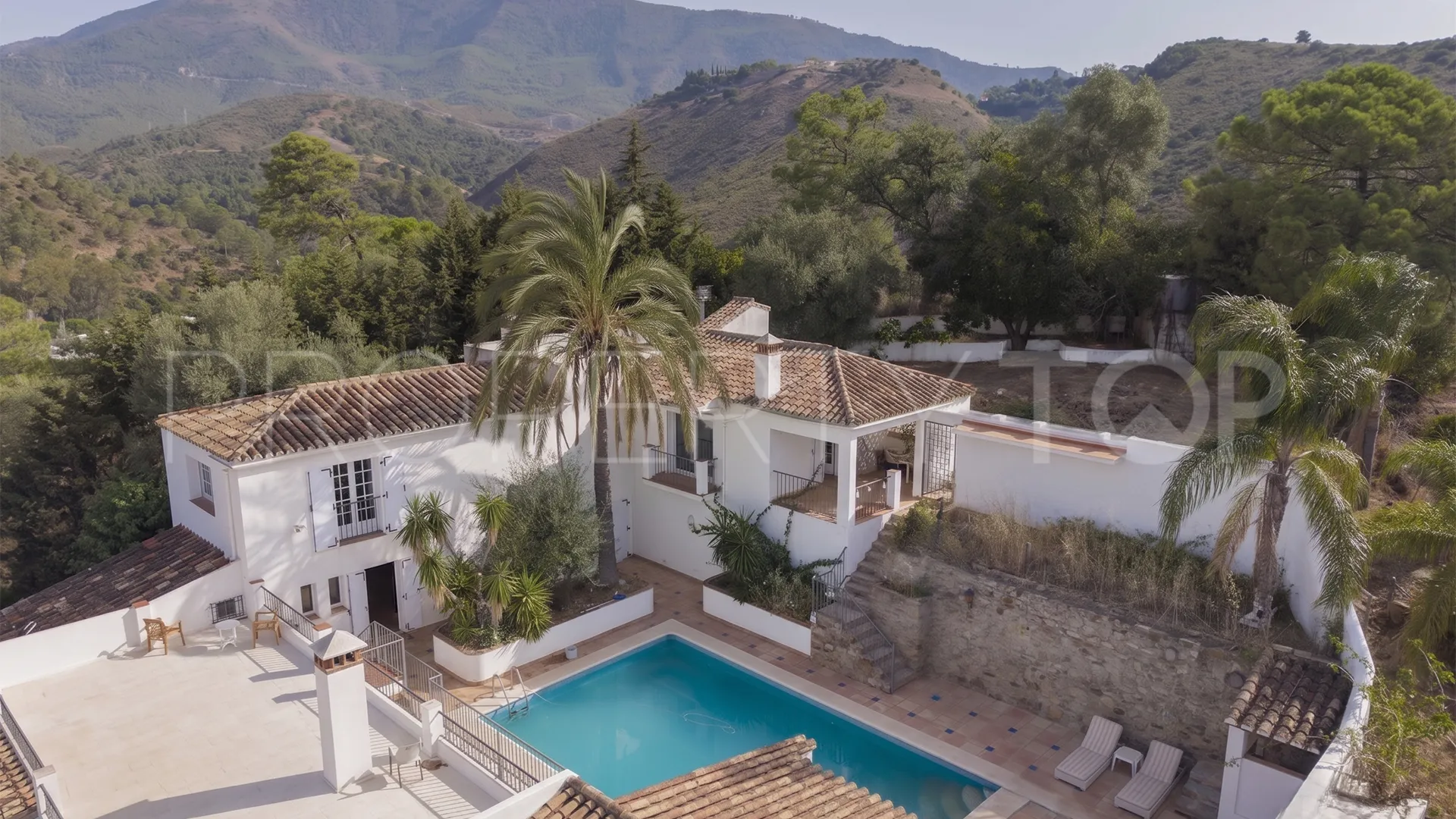 Villa en venta de 5 dormitorios en Benahavis Centro