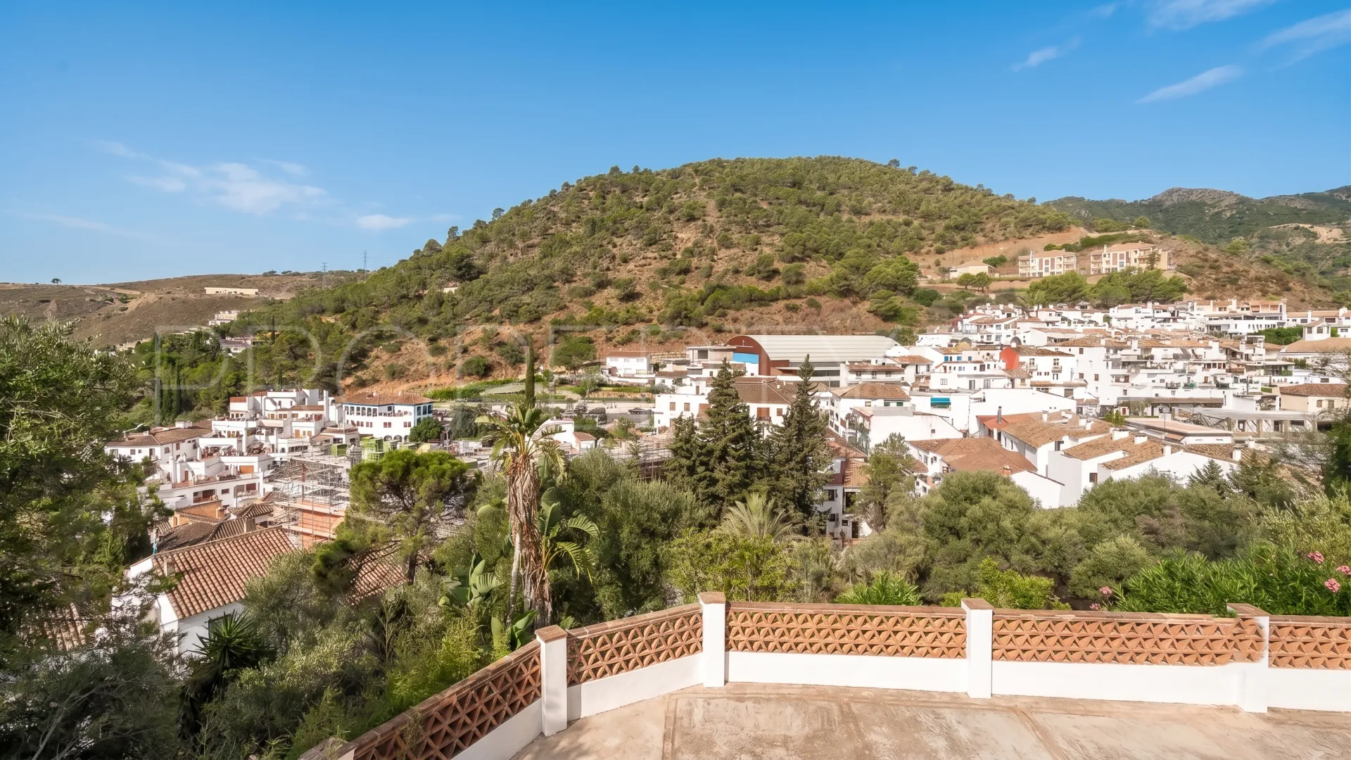 Villa en venta de 5 dormitorios en Benahavis Centro