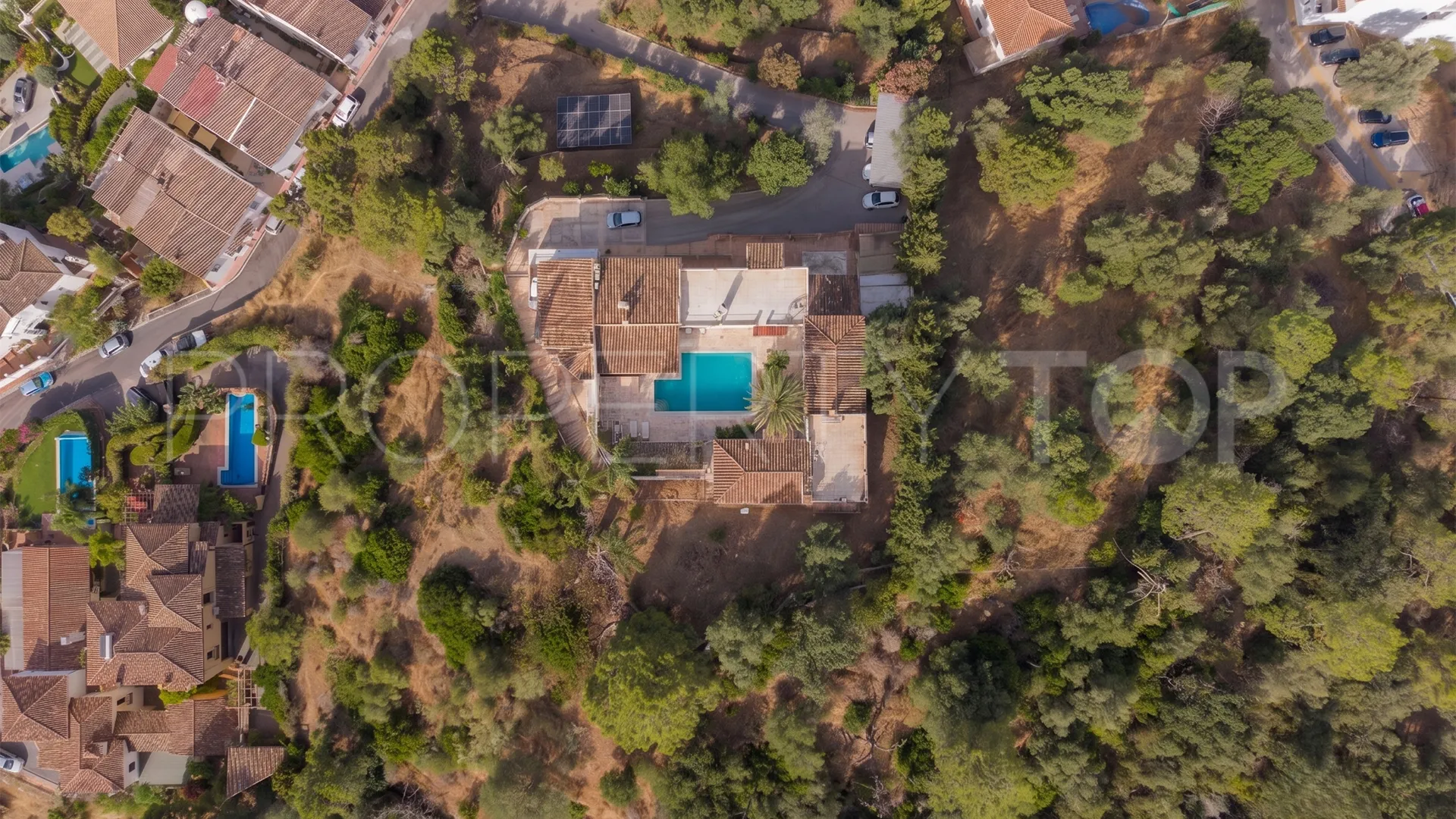 Villa en venta de 5 dormitorios en Benahavis Centro