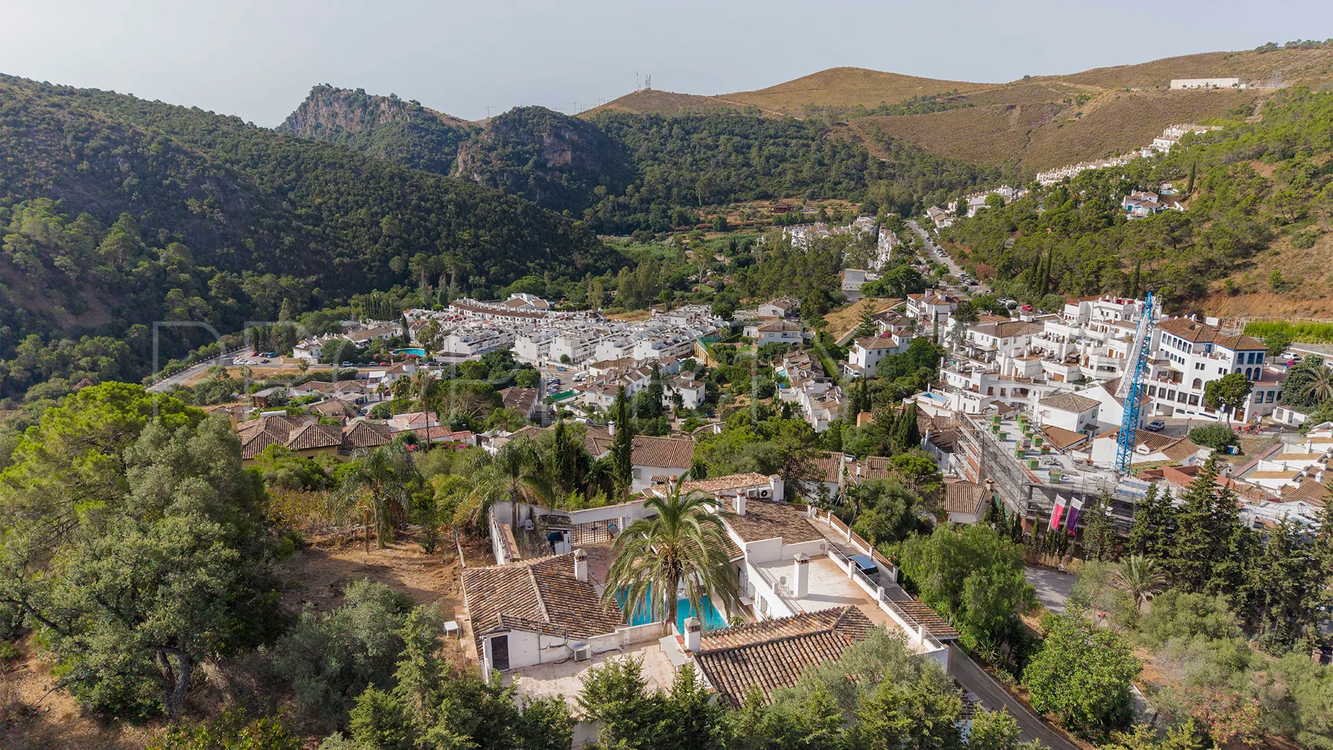 Villa en venta de 5 dormitorios en Benahavis Centro