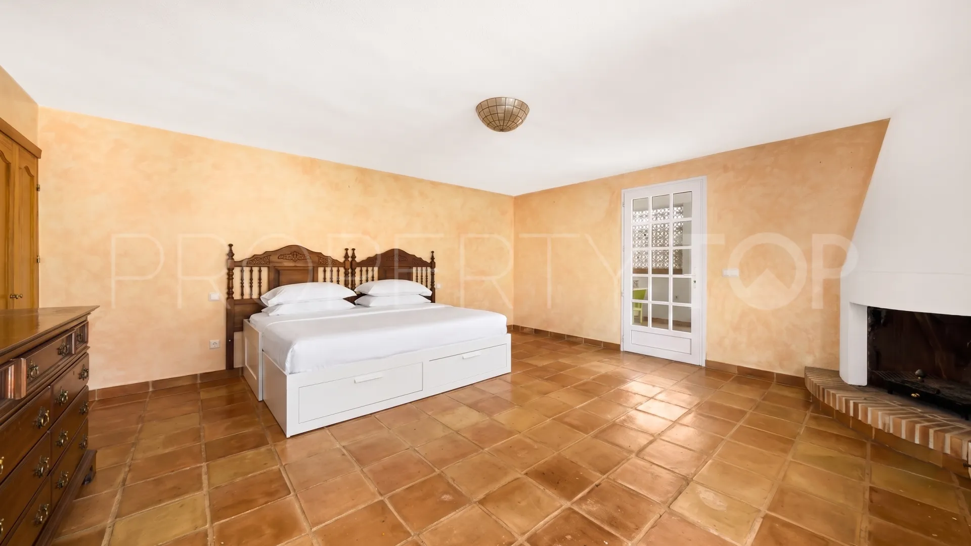 Villa en venta de 5 dormitorios en Benahavis Centro