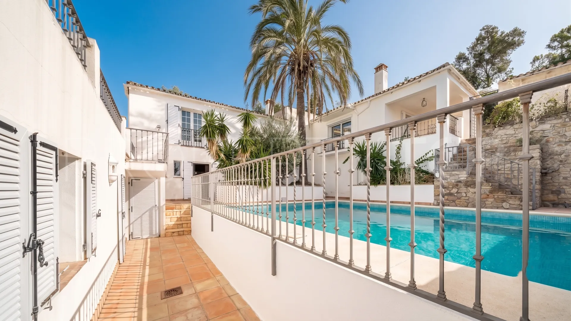Villa en venta de 5 dormitorios en Benahavis Centro