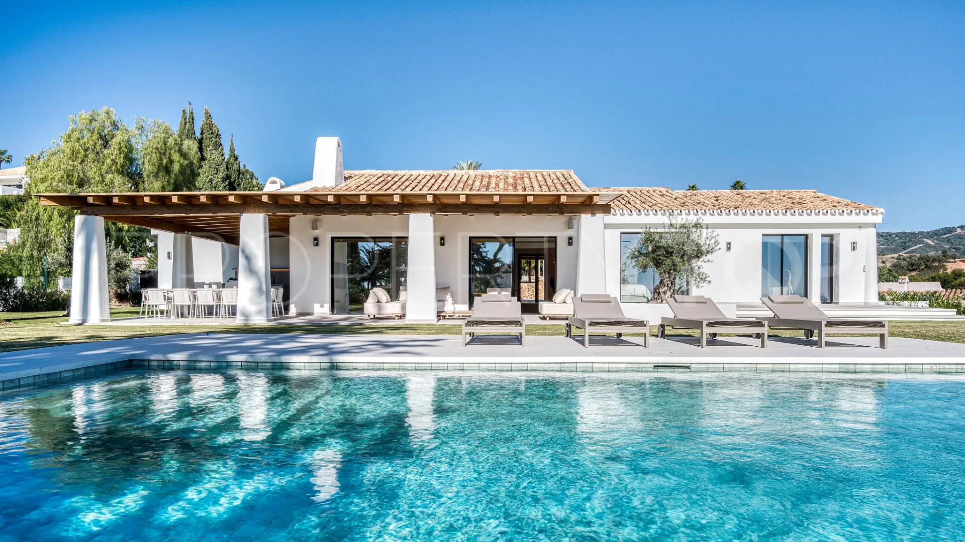 Buy 5 bedrooms villa in El Rosario