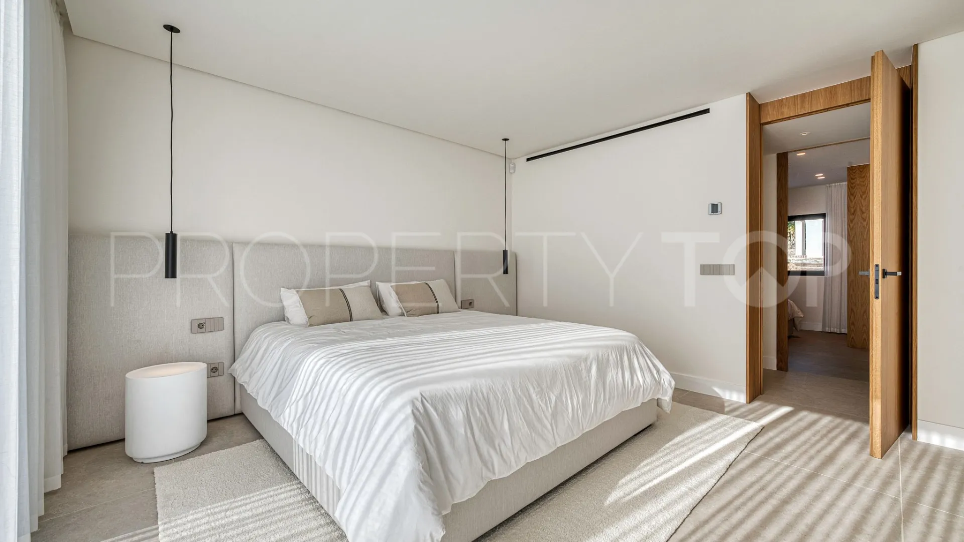 Buy 5 bedrooms villa in El Rosario