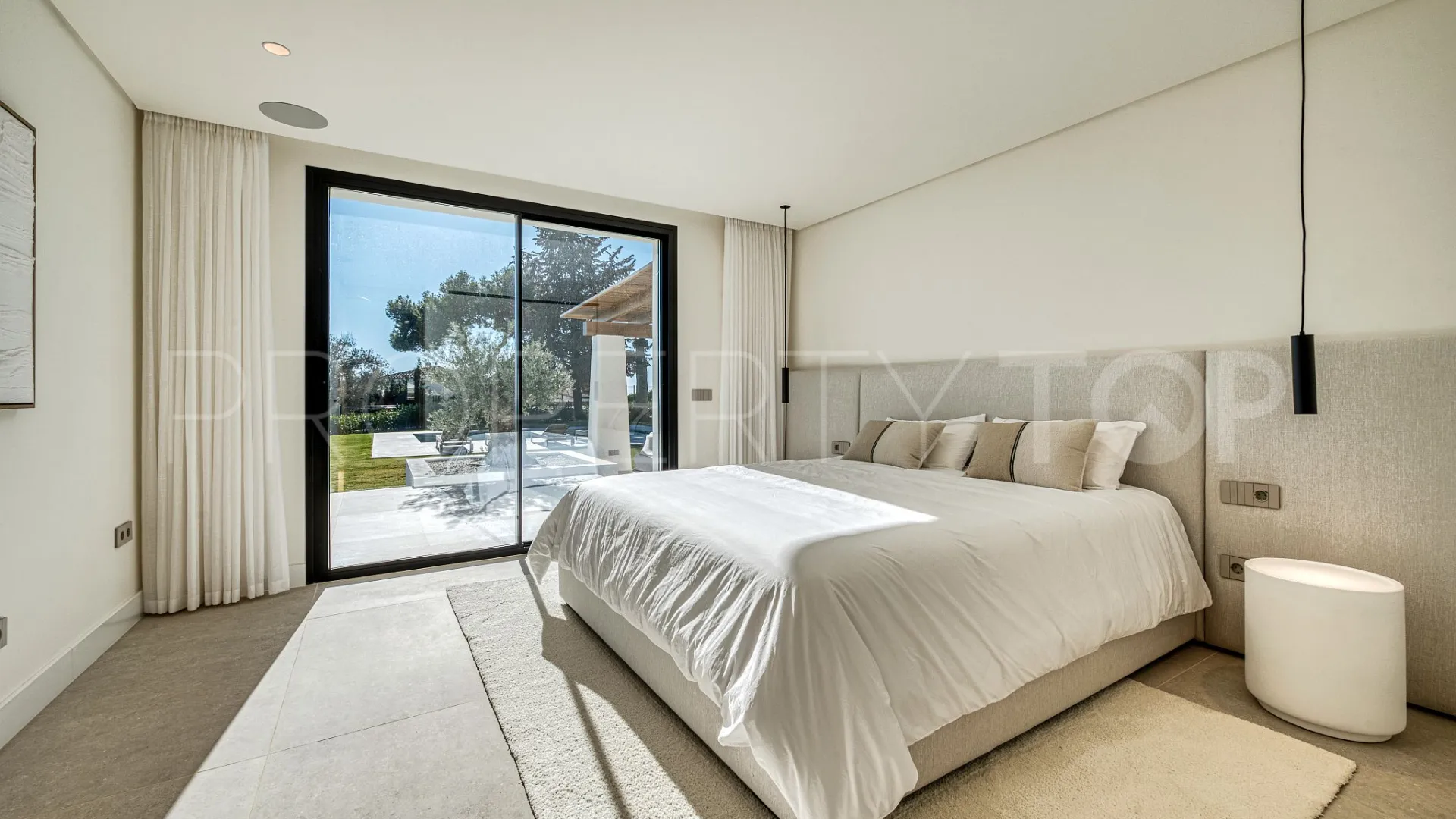 Buy 5 bedrooms villa in El Rosario