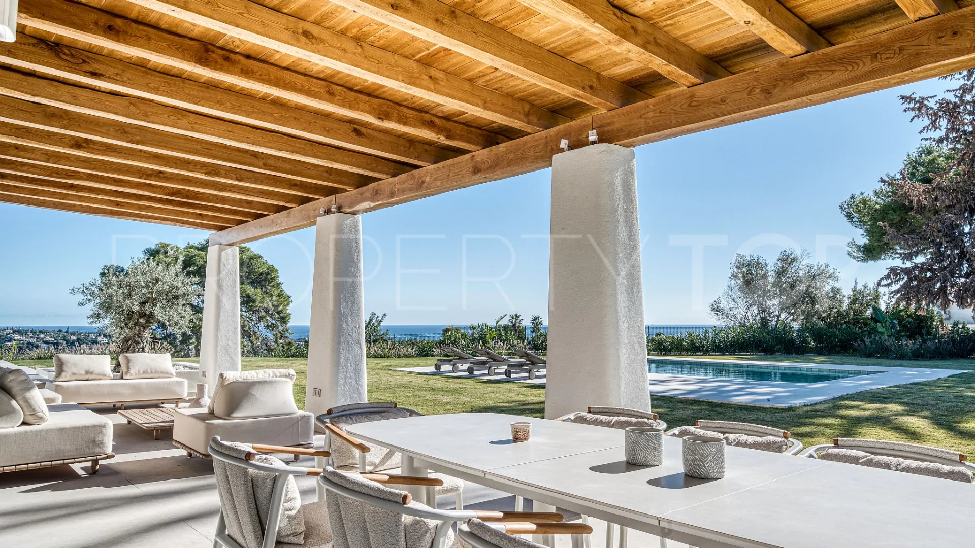 Buy 5 bedrooms villa in El Rosario