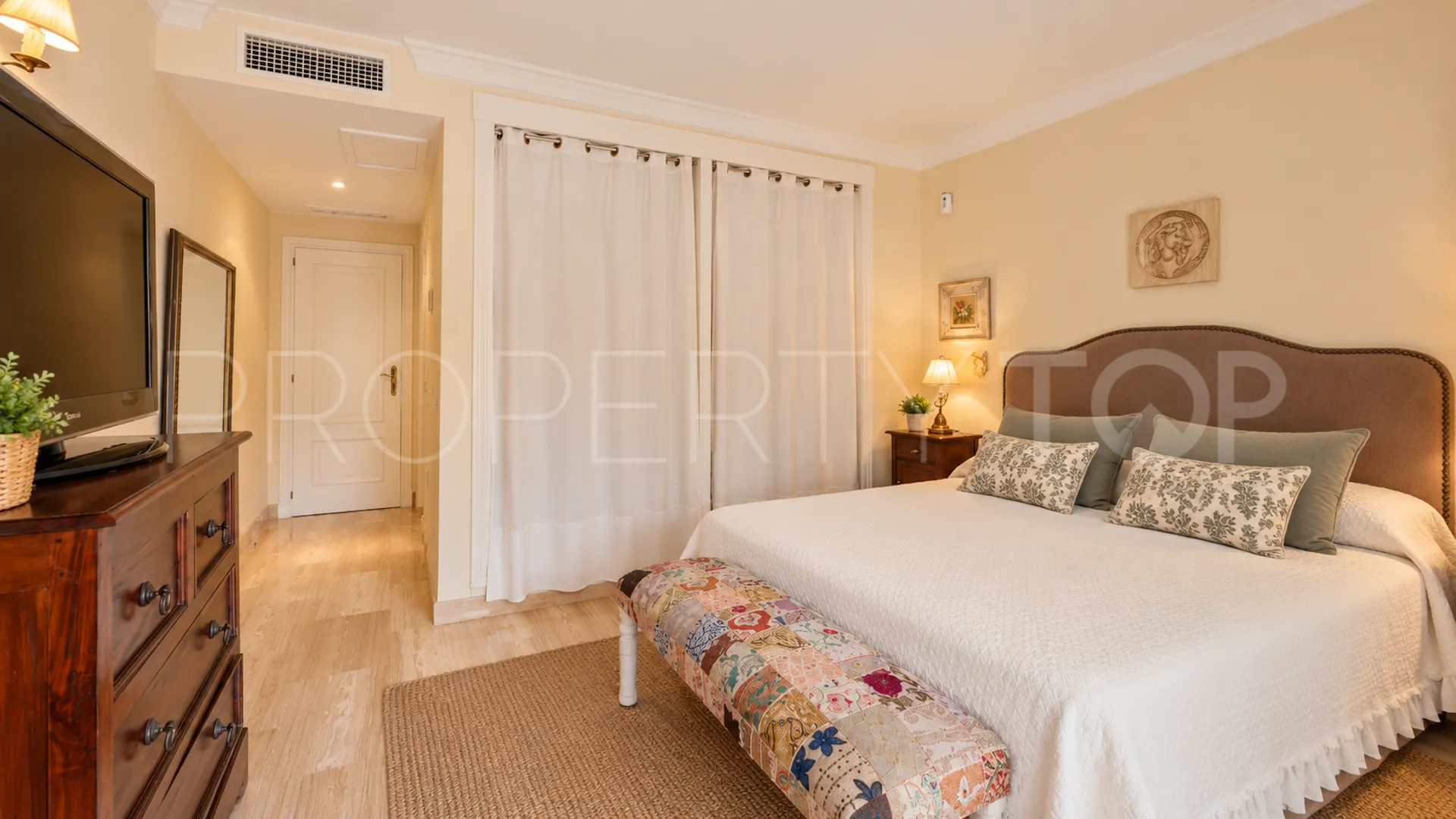 Apartment for sale in Elviria