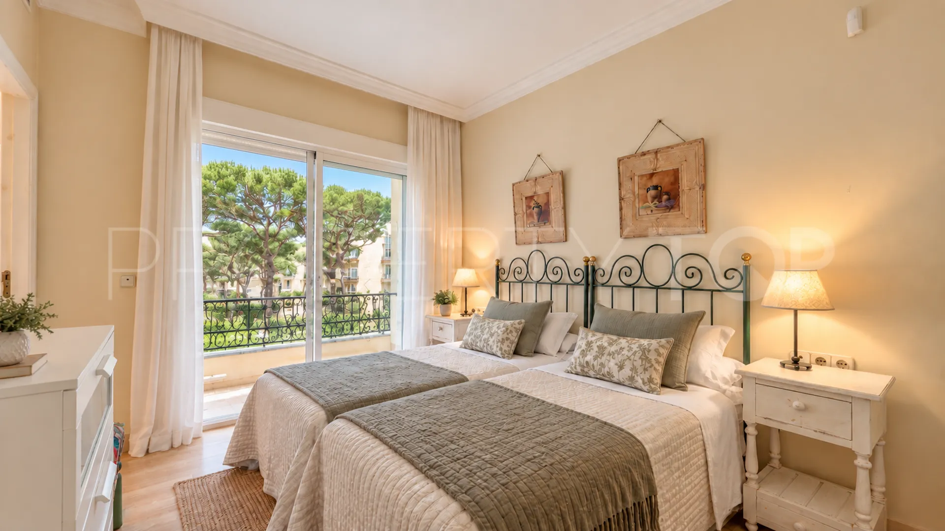 Apartment for sale in Elviria