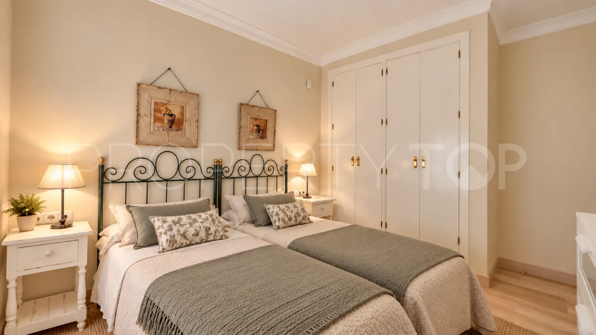 Apartment for sale in Elviria