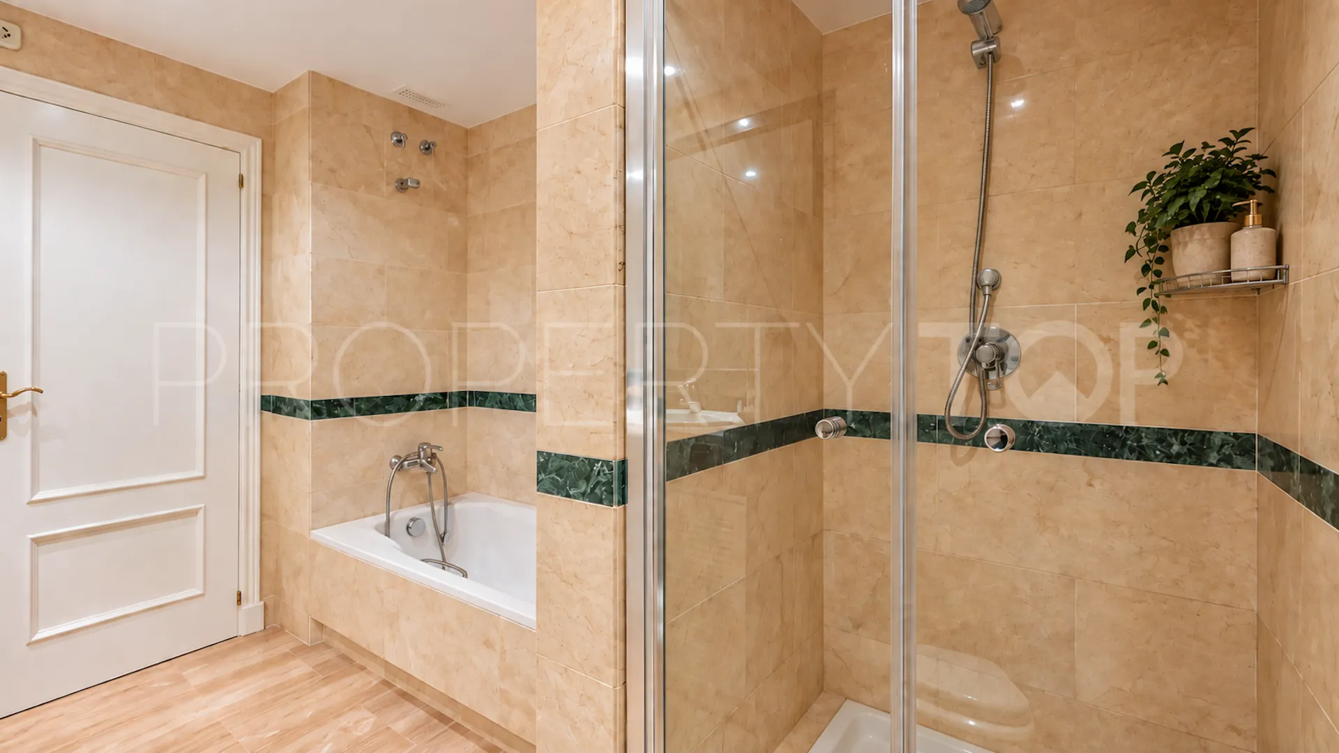 Apartment for sale in Elviria