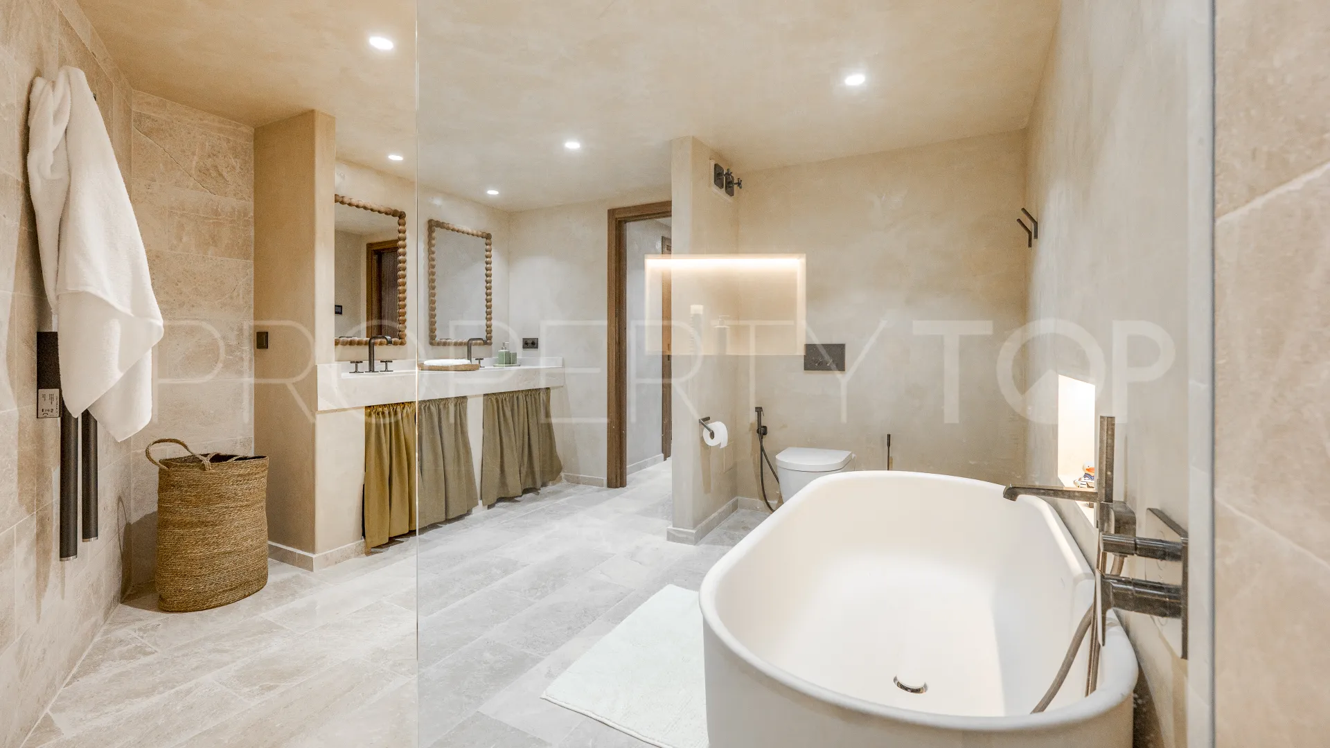 For sale town house with 2 bedrooms in Golden Mile