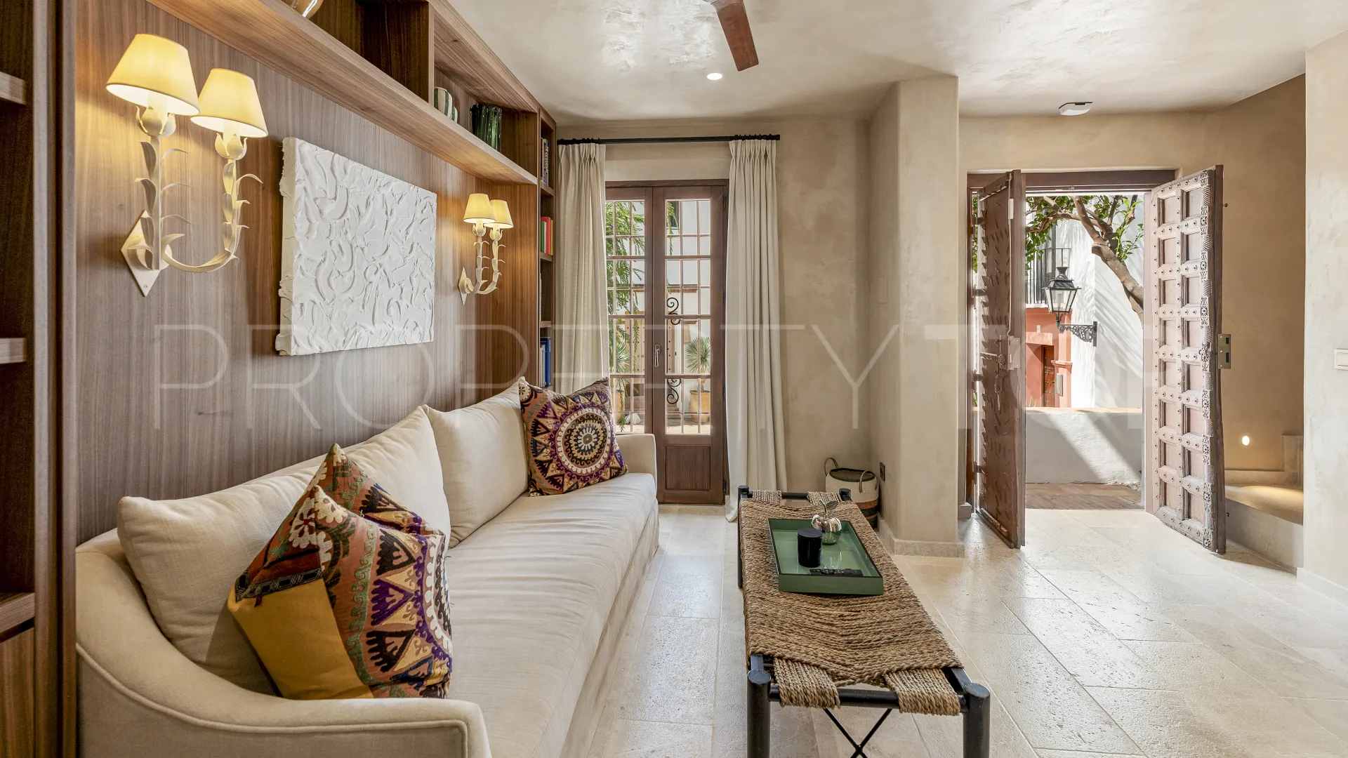 For sale town house with 2 bedrooms in Golden Mile