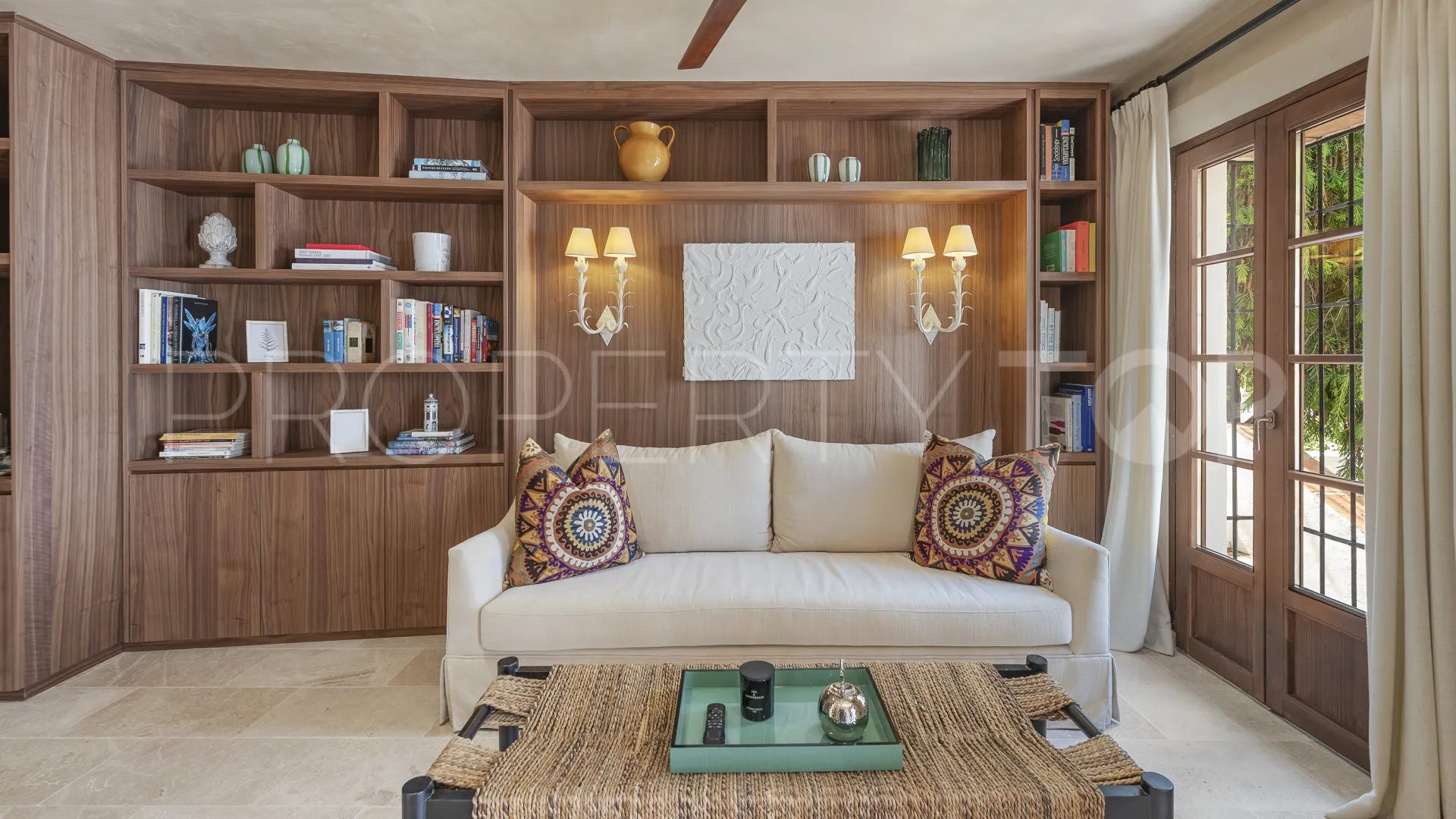 For sale town house with 2 bedrooms in Golden Mile