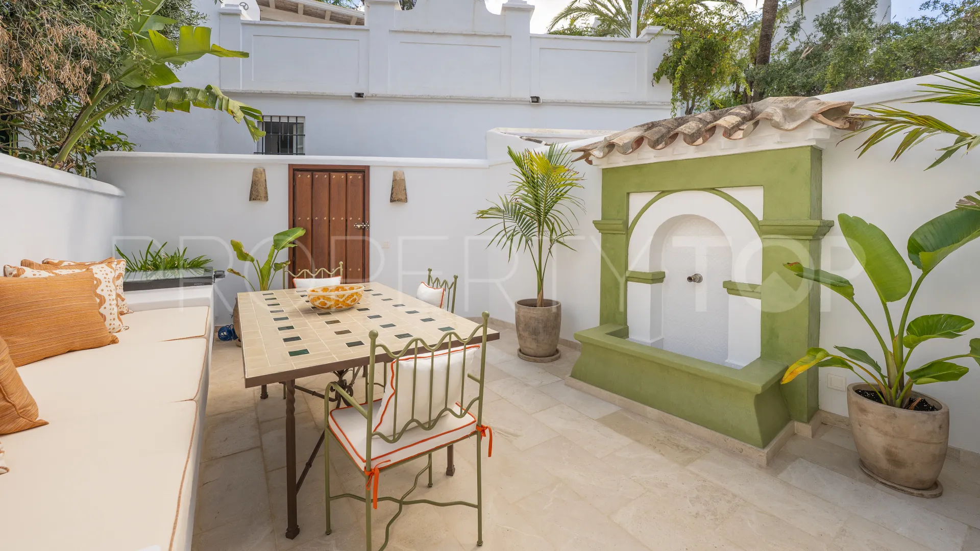For sale town house with 2 bedrooms in Golden Mile