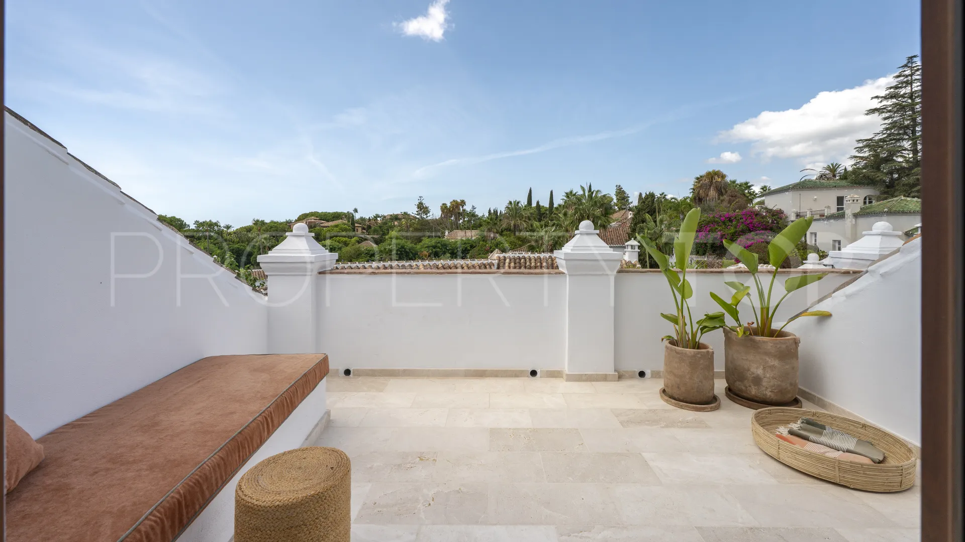 For sale town house with 2 bedrooms in Golden Mile