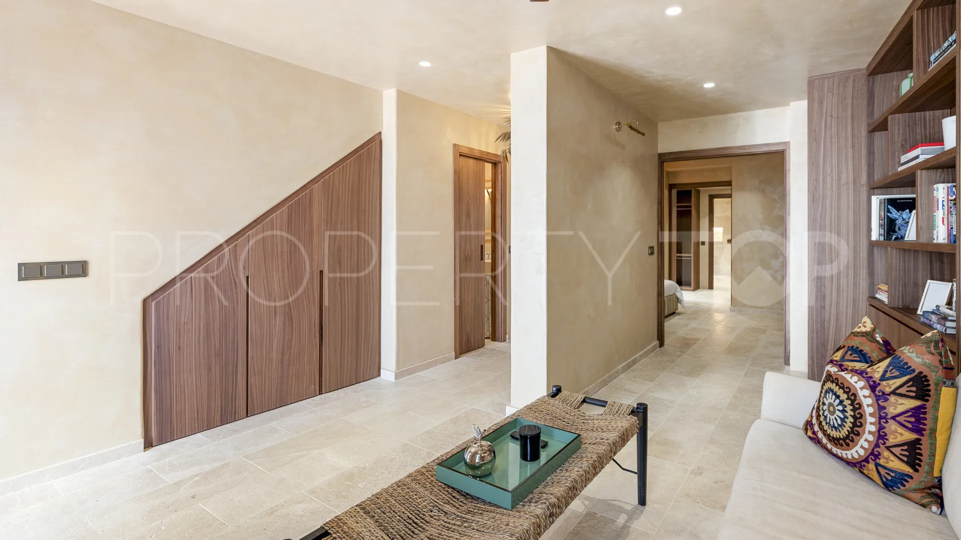 For sale town house with 2 bedrooms in Golden Mile