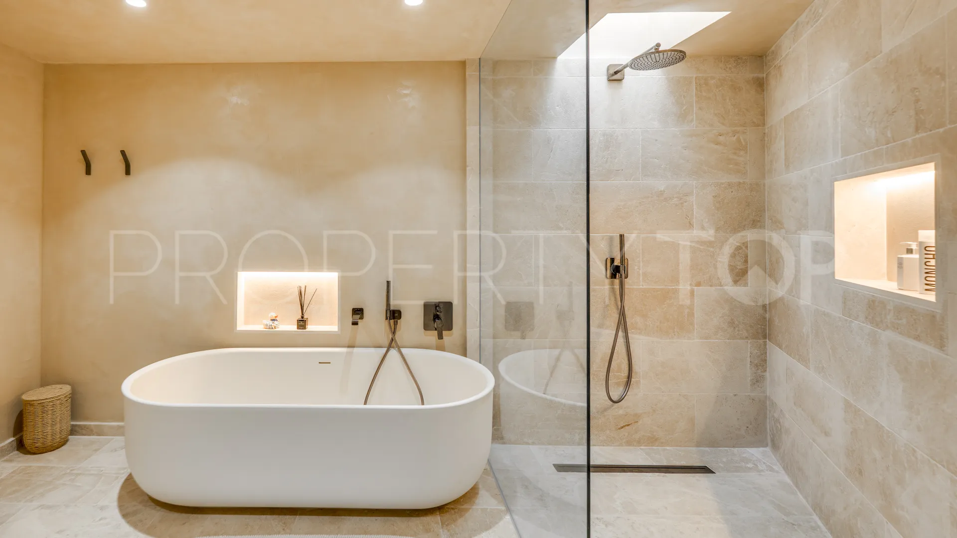 For sale town house with 2 bedrooms in Golden Mile
