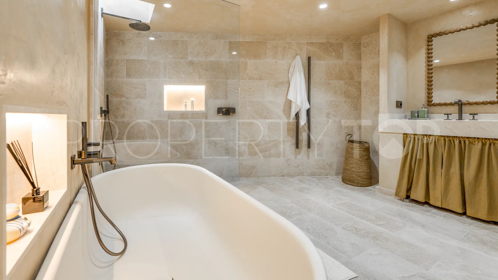 For sale town house with 2 bedrooms in Golden Mile