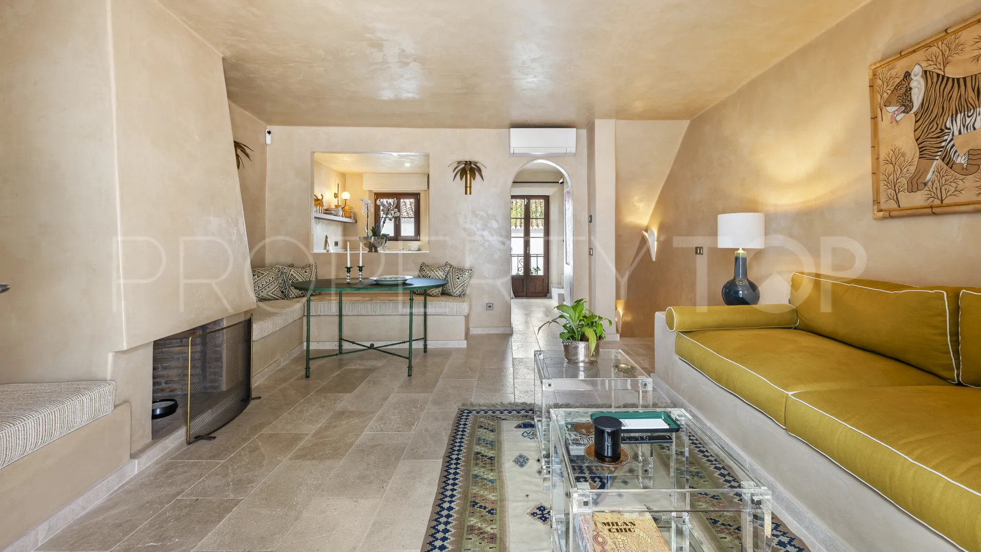 For sale town house with 2 bedrooms in Golden Mile