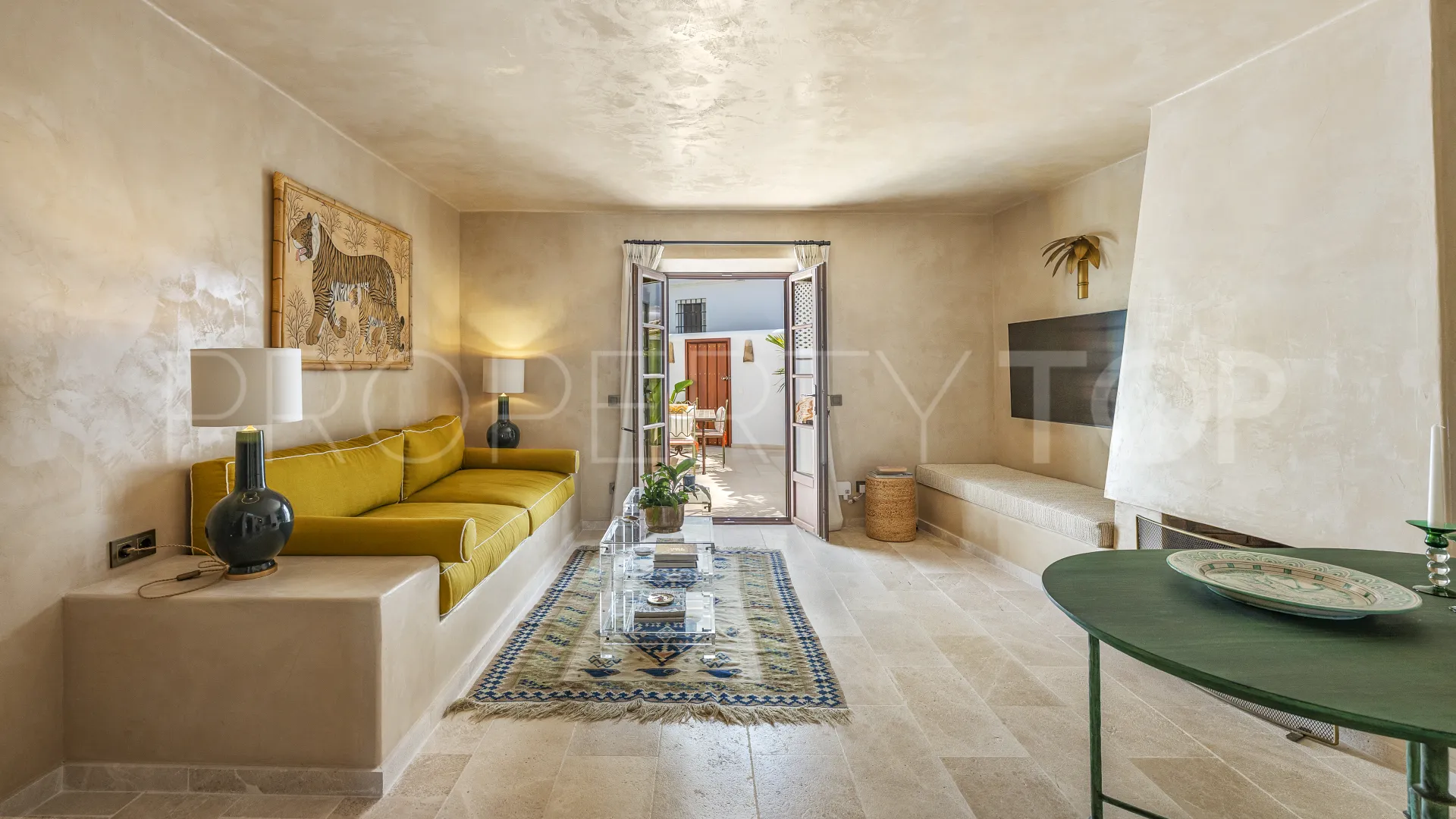 For sale town house with 2 bedrooms in Golden Mile