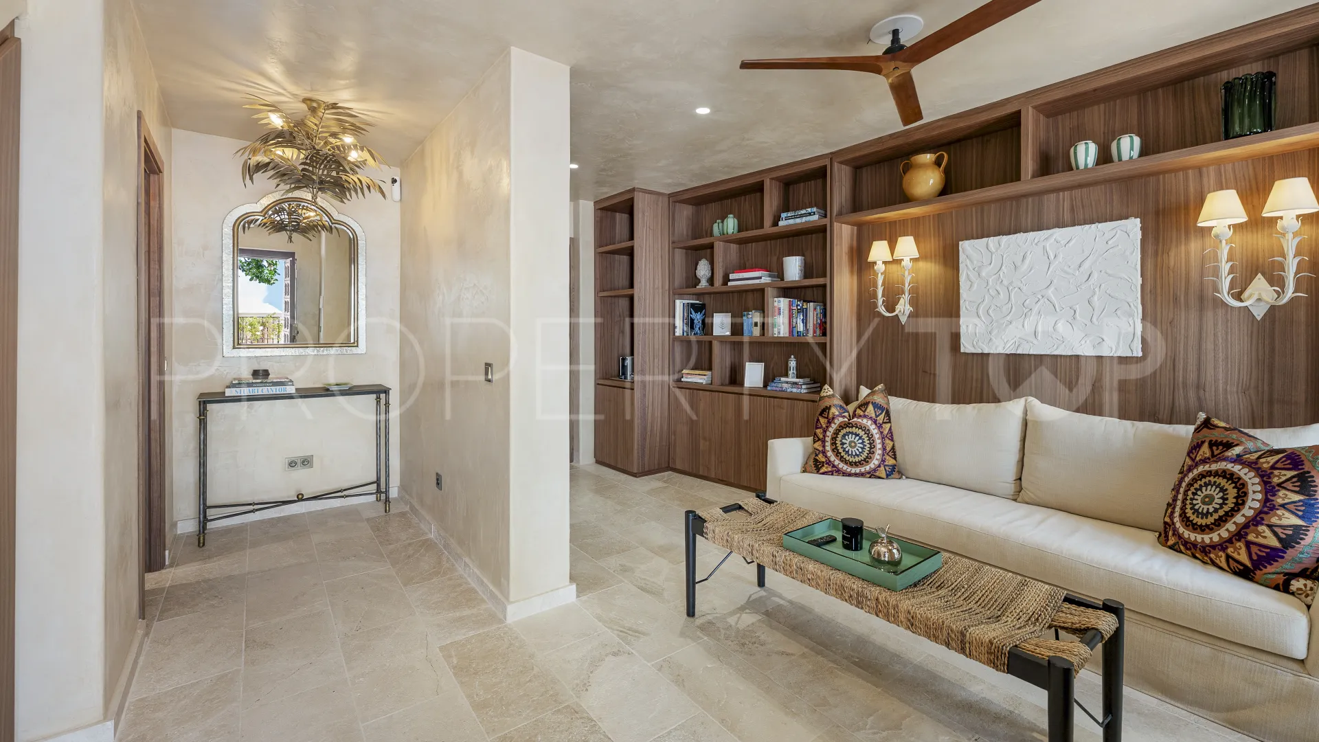 For sale town house with 2 bedrooms in Golden Mile
