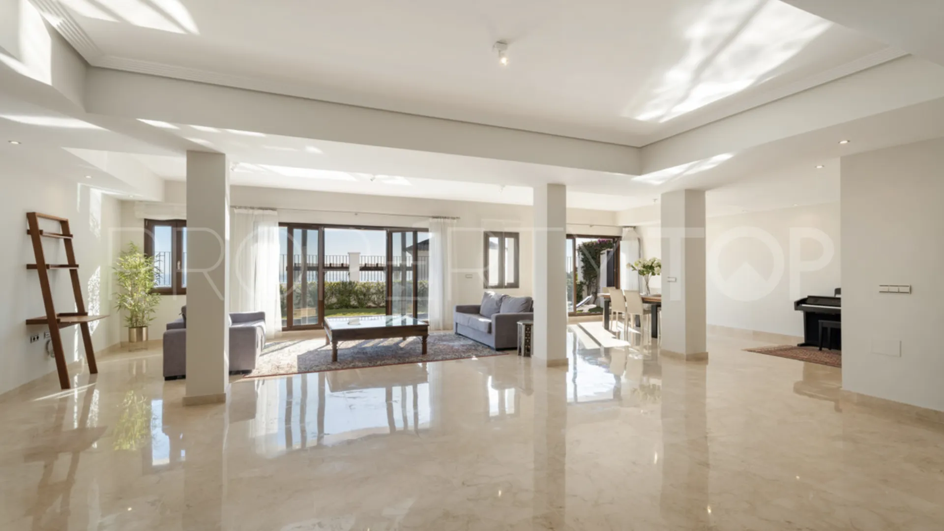 For sale villa in Benahavis Centro