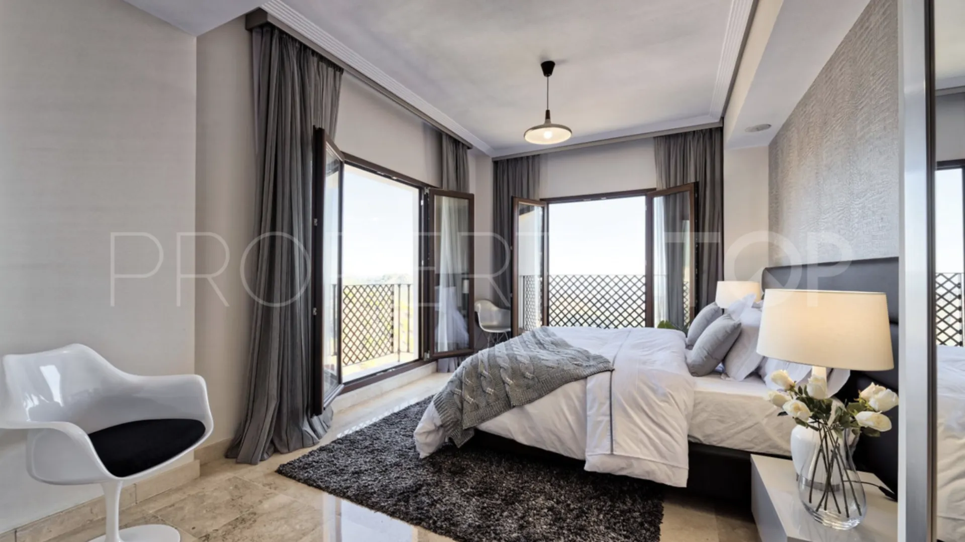For sale villa in Benahavis Centro