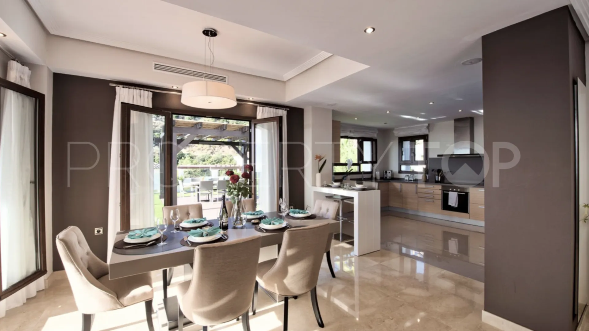 For sale villa in Benahavis Centro