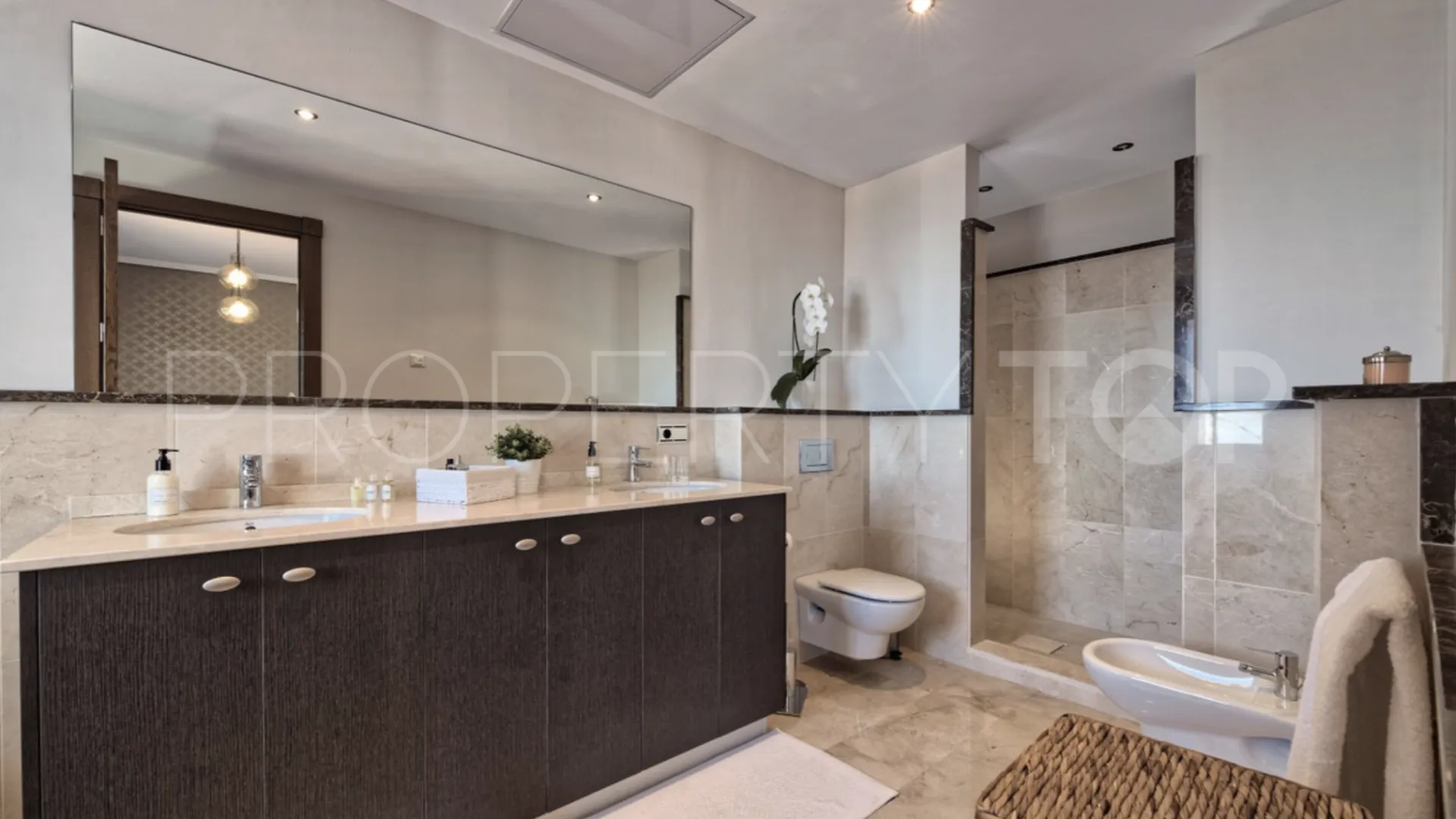 For sale villa in Benahavis Centro