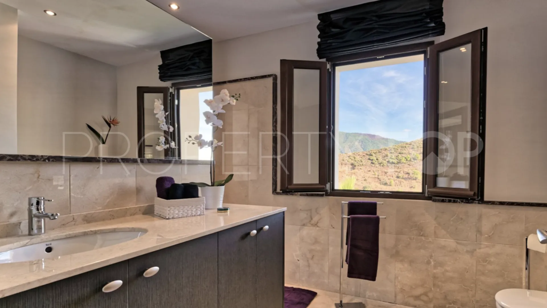 For sale villa in Benahavis Centro