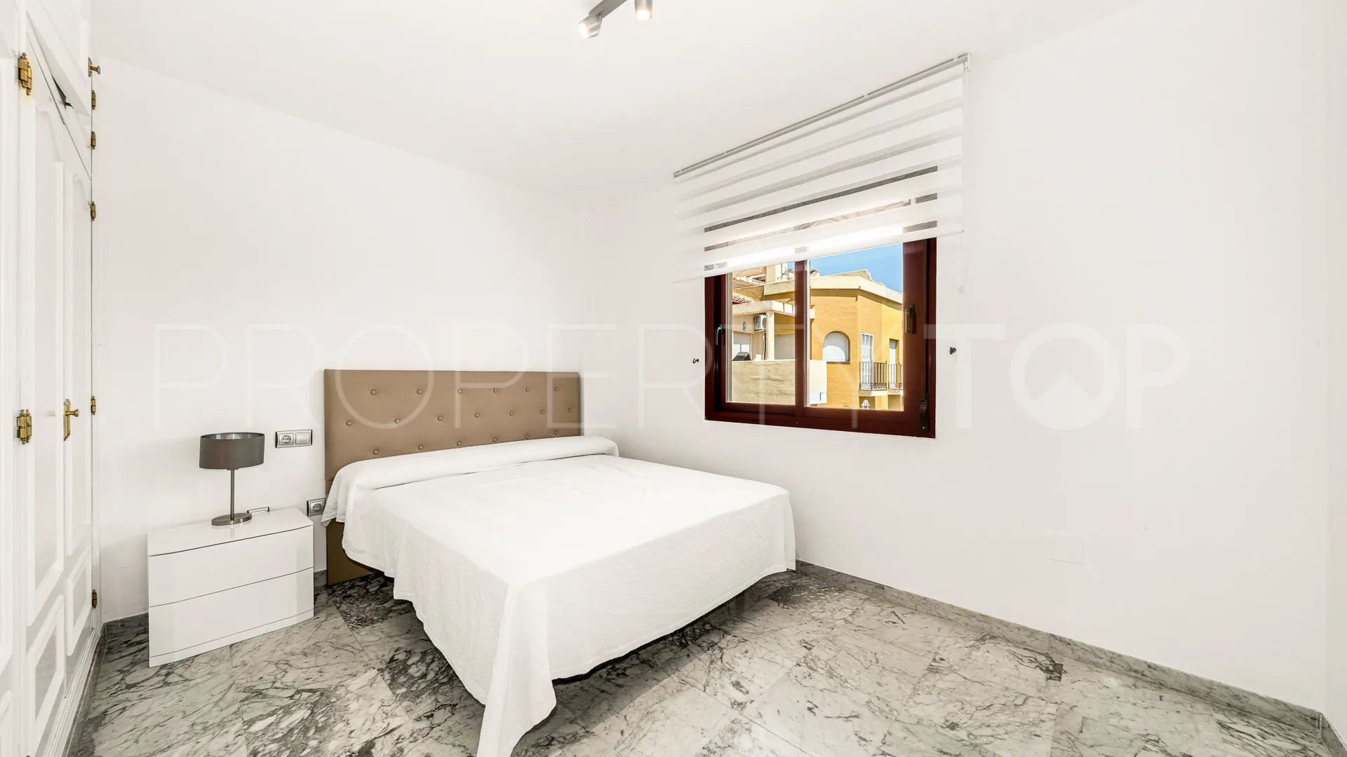 4 bedrooms town house in Golden Mile for sale